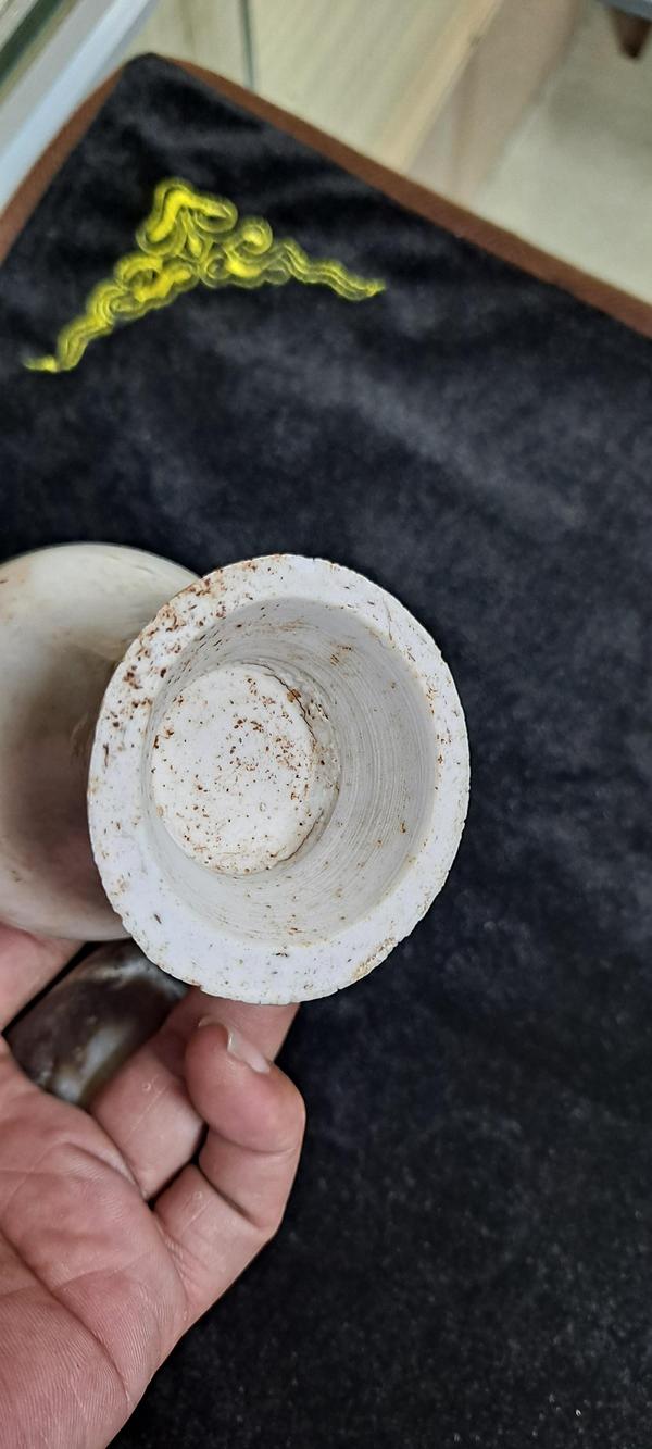 古玩陶瓷明代德化窯堆塑白釉瓶拍賣,當前價格1800元