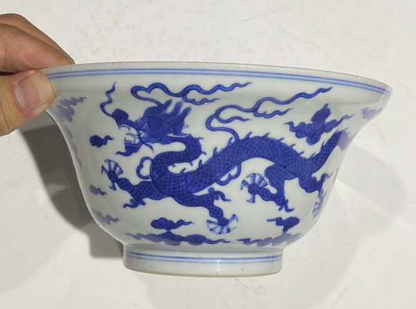 古玩轉(zhuǎn)賣清乾隆 官窯青花云龍紋碗拍賣,當(dāng)前價(jià)格0元