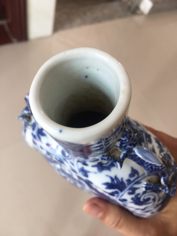 古玩陶瓷青花龍穿花抱月瓶拍賣，當前價格15888元