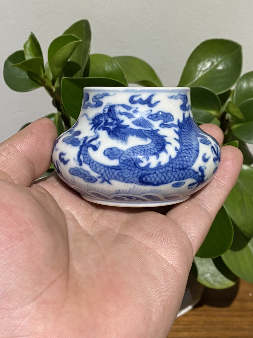 域鉴古玩】清中期青花龙纹茄袋式水盂鉴定结果_清中期青花龙纹茄袋式水