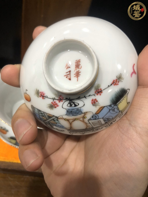 古玩陶瓷粉彩博古插花紋蓋碗真品鑒賞圖