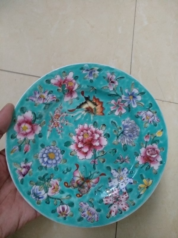 古玩陶瓷民國晚期解放初.松石綠釉花蝶紋細路粉彩盤拍賣,當前價格999元