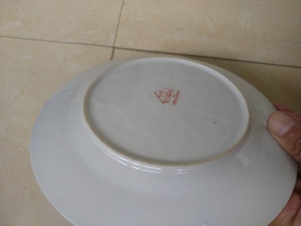 古玩陶瓷民國晚期解放初.松石綠釉花蝶紋細路粉彩盤拍賣,當前價格999元