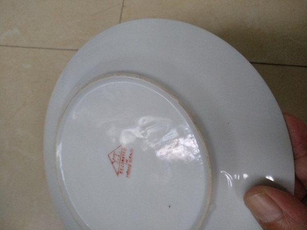 古玩陶瓷民國晚期解放初.松石綠釉花蝶紋細路粉彩盤拍賣,當前價格999元