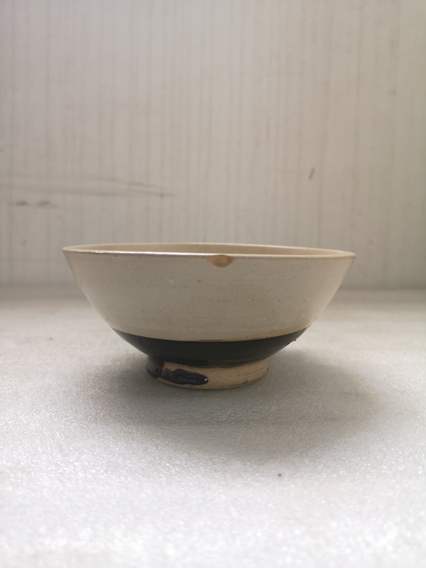 古玩陶瓷磁州窯白釉碗拍賣(mài),當(dāng)前價(jià)格450元