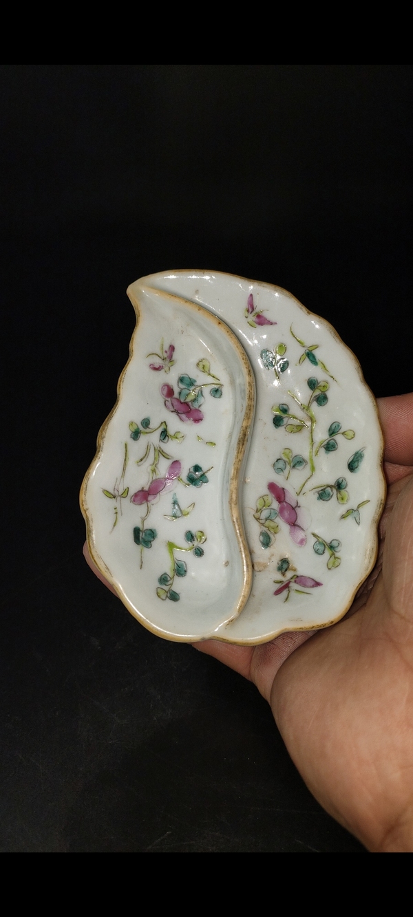 古玩陶瓷清晚期粉彩花碟紋樹葉型洗拍賣,當前價格1800元