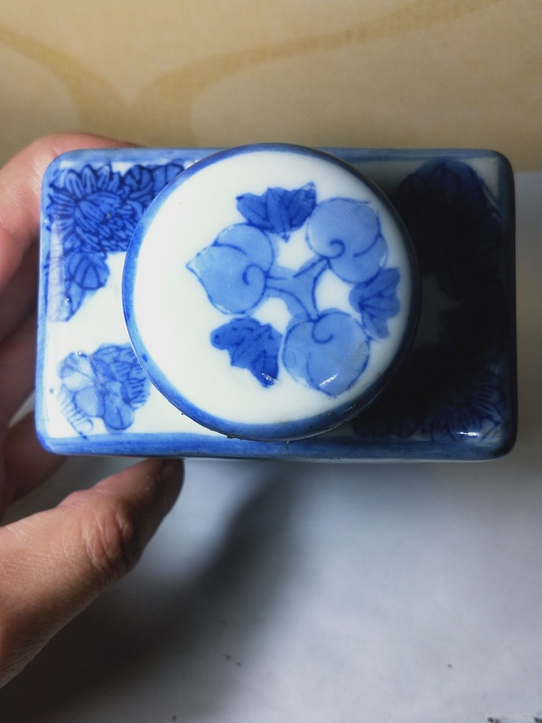 古玩陶瓷青花人物紋四方茶葉罐拍賣,當前價格470元