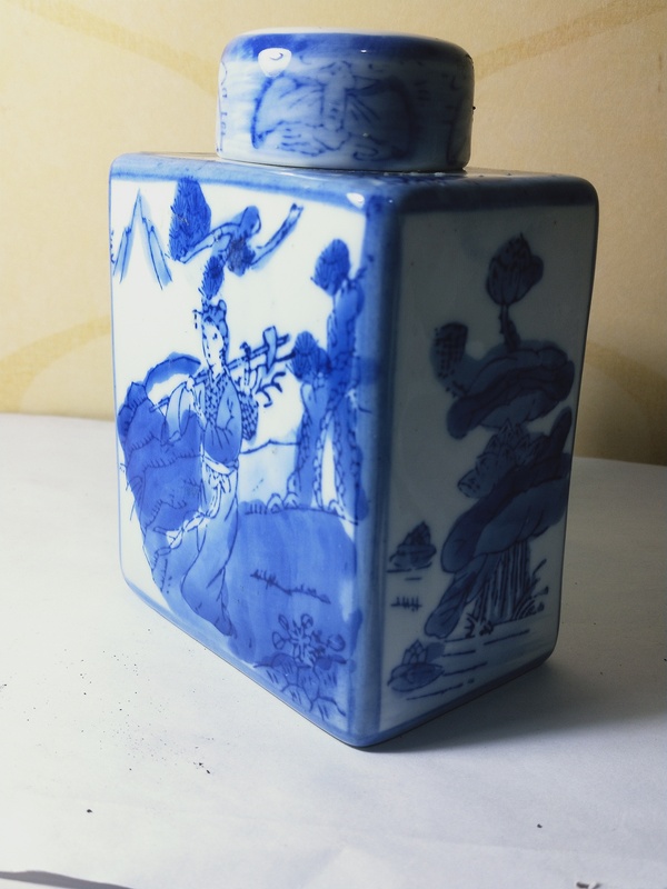 古玩陶瓷青花人物紋四方茶葉罐拍賣,當前價格470元