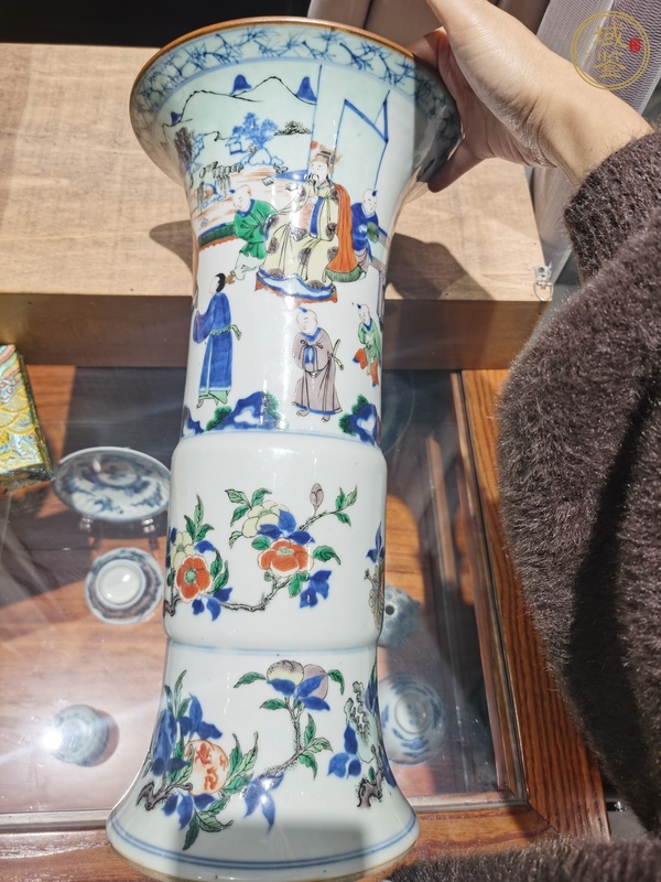 古玩陶瓷青花五彩人物紋花觚真品鑒賞圖