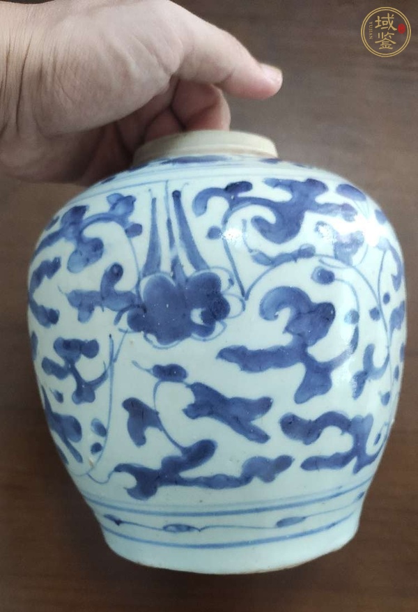 古玩陶瓷花卉紋青花罐真品鑒賞圖