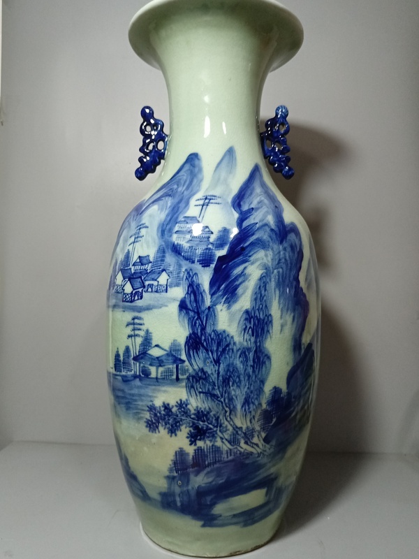 古玩陶瓷清代山水紋青花雙耳撇口瓶拍賣,當前價格2200元