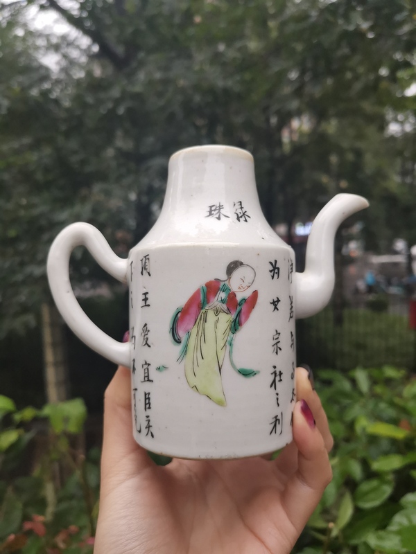 古玩陶瓷【5007】清晚期??粉彩無雙譜人物執(zhí)壺拍賣,當(dāng)前價(jià)格3500元