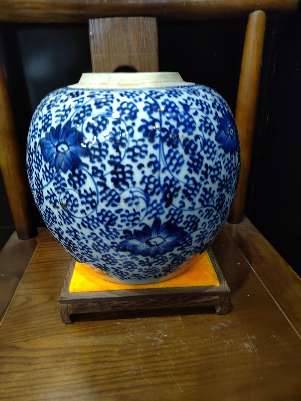 古玩陶瓷清雍正纏枝蓮花卉紋青花罐拍賣,當(dāng)前價(jià)格4000元