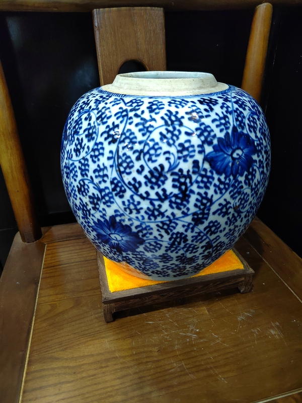 古玩陶瓷清雍正纏枝蓮花卉紋青花罐拍賣,當(dāng)前價(jià)格4000元