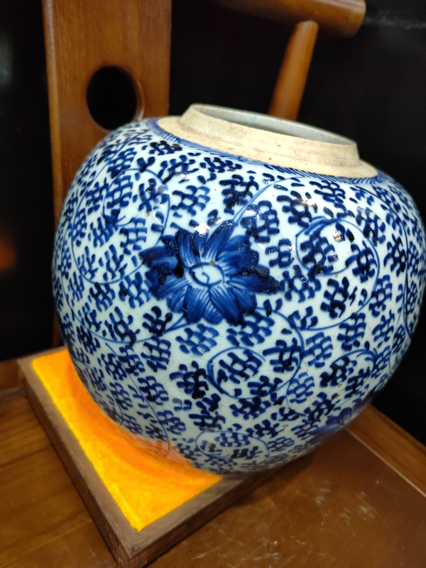 古玩陶瓷清雍正纏枝蓮花卉紋青花罐拍賣,當(dāng)前價(jià)格4000元