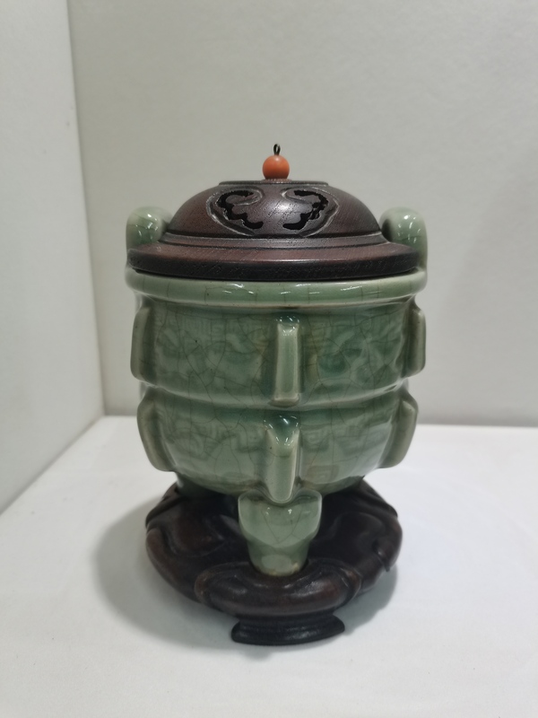 古玩陶瓷清代龍泉窯青瓷饕餮紋香爐拍賣,當(dāng)前價格25888元