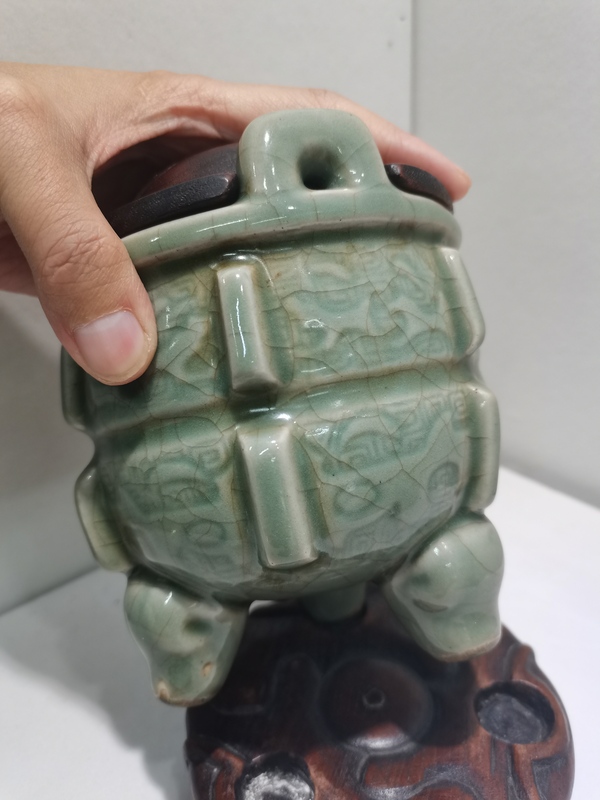 古玩陶瓷清代龍泉窯青瓷饕餮紋香爐拍賣,當(dāng)前價格25888元