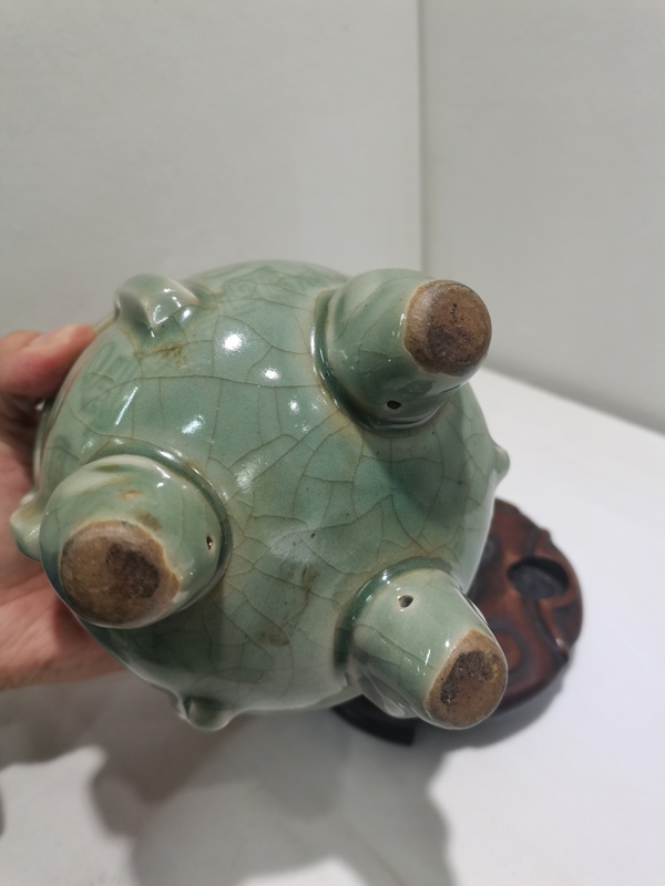 古玩陶瓷清代龍泉窯青瓷饕餮紋香爐拍賣,當(dāng)前價格25888元