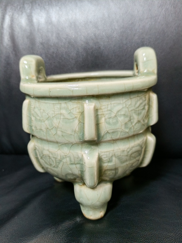 古玩陶瓷清代龍泉窯青瓷饕餮紋香爐拍賣,當(dāng)前價格25888元