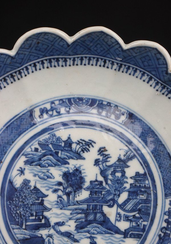 古玩陶瓷2154】清乾隆??青花山水樓閣紋花口盤拍賣,當前價格1580元