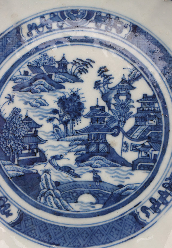 古玩陶瓷2154】清乾隆??青花山水樓閣紋花口盤拍賣,當前價格1580元