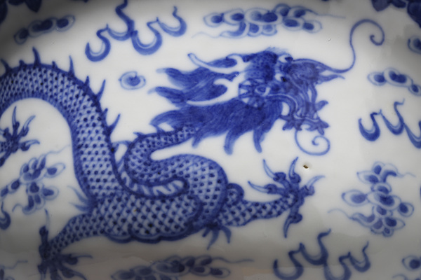 古玩陶瓷晚清民國·青花雙龍戲珠紋花盆連托(道光官窯款)拍賣,當前價格22000元
