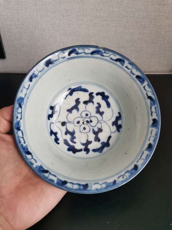 古玩陶瓷清中期-花卉紋青花碗拍賣,當前價格390元