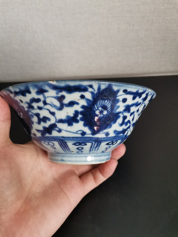 古玩陶瓷清中期-花卉紋青花碗拍賣,當前價格390元