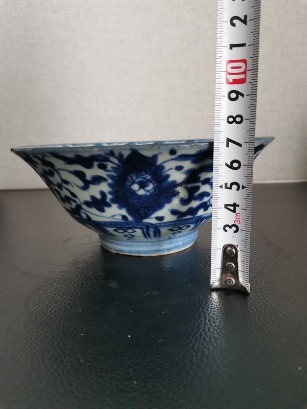 古玩陶瓷清中期-花卉紋青花碗拍賣,當前價格390元