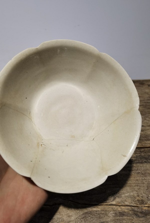 古玩陶瓷宋代定窯花口碗拍賣，當前價格2800元