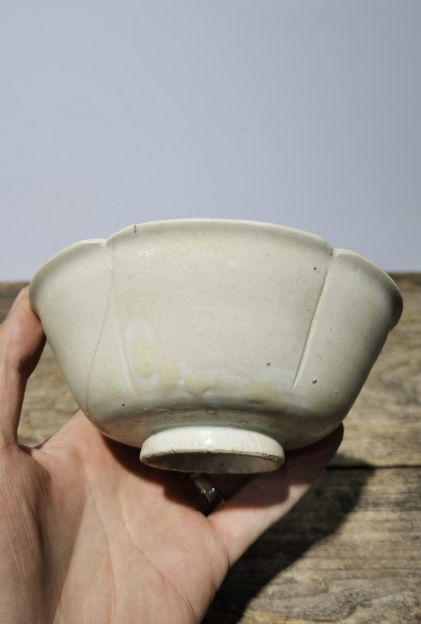 古玩陶瓷宋代定窯花口碗拍賣，當前價格2800元