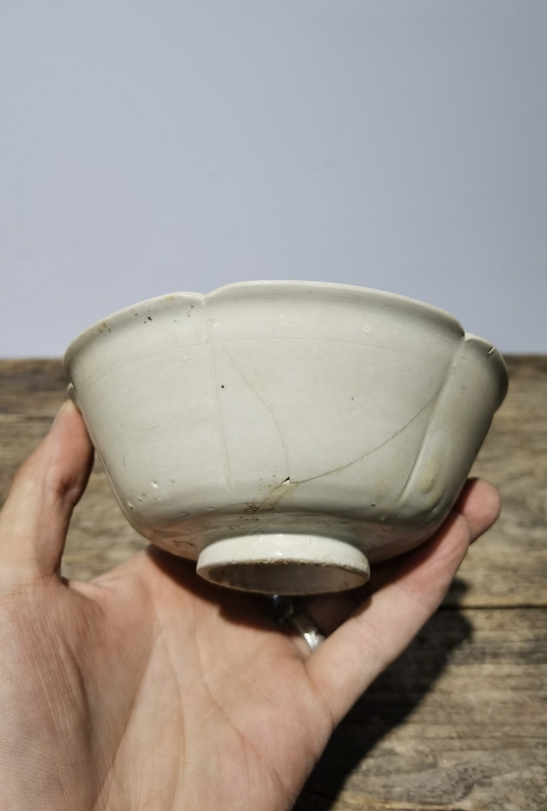 古玩陶瓷宋代定窯花口碗拍賣，當前價格2800元