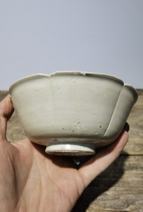 古玩陶瓷宋代定窯花口碗拍賣，當前價格2800元
