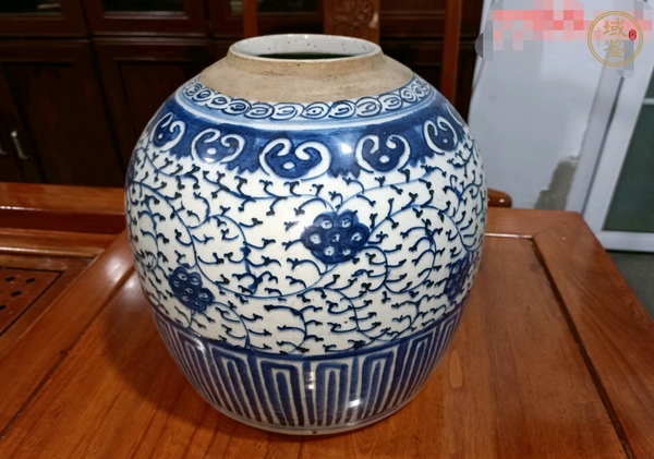 古玩陶瓷花卉紋青花罐真品鑒賞圖