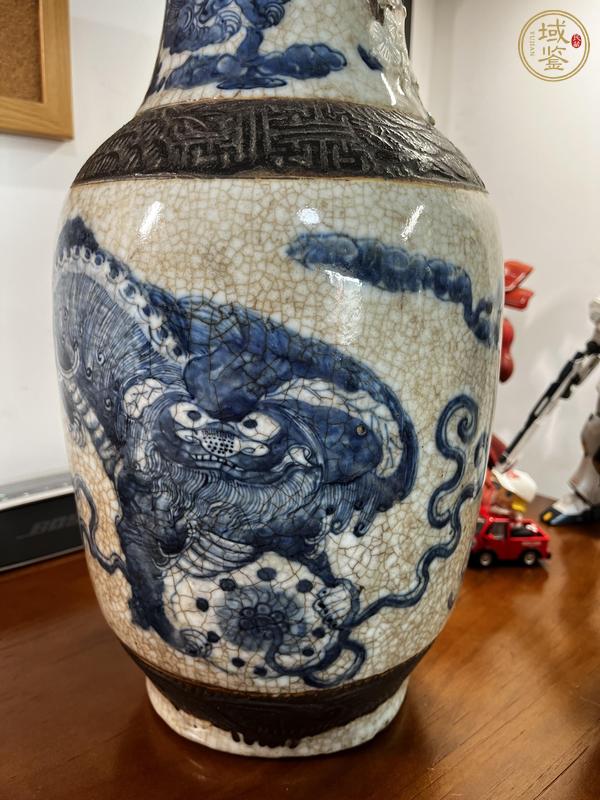 古玩陶瓷哥釉青花獅紋瓶真品鑒賞圖