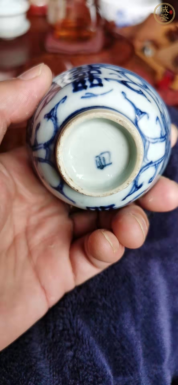 古玩陶瓷纏枝花囍字紋青花杯真品鑒賞圖