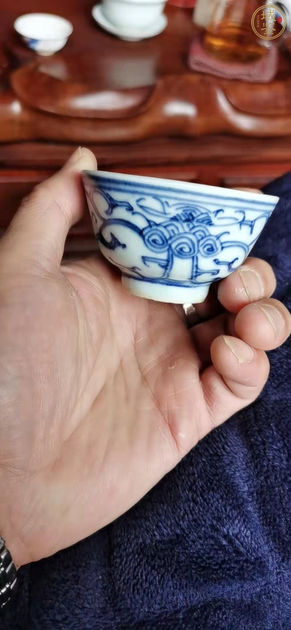 古玩陶瓷纏枝花囍字紋青花杯真品鑒賞圖