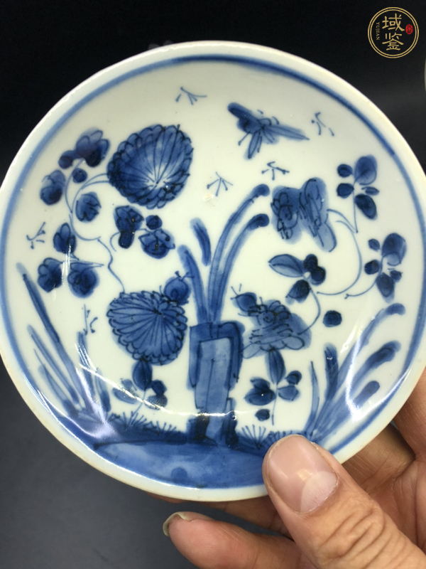 古玩陶瓷花卉紋青花盤真品鑒賞圖