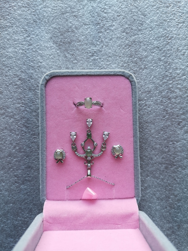 古玩玉器翡翠首飾拍賣,當前價格555元
