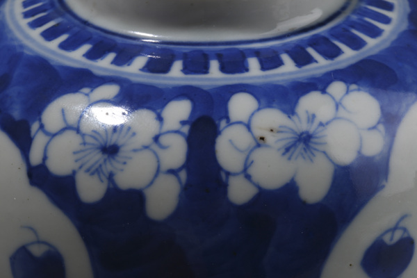 古玩陶瓷清晚·青花冰梅開窗博古紋罐拍賣,當(dāng)前價格3298元