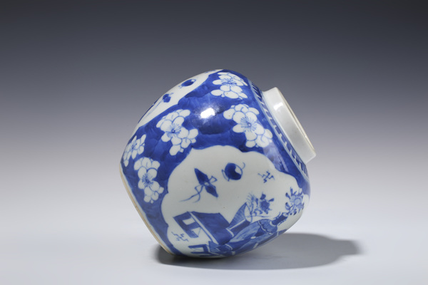古玩陶瓷清晚·青花冰梅開窗博古紋罐拍賣,當(dāng)前價格3298元