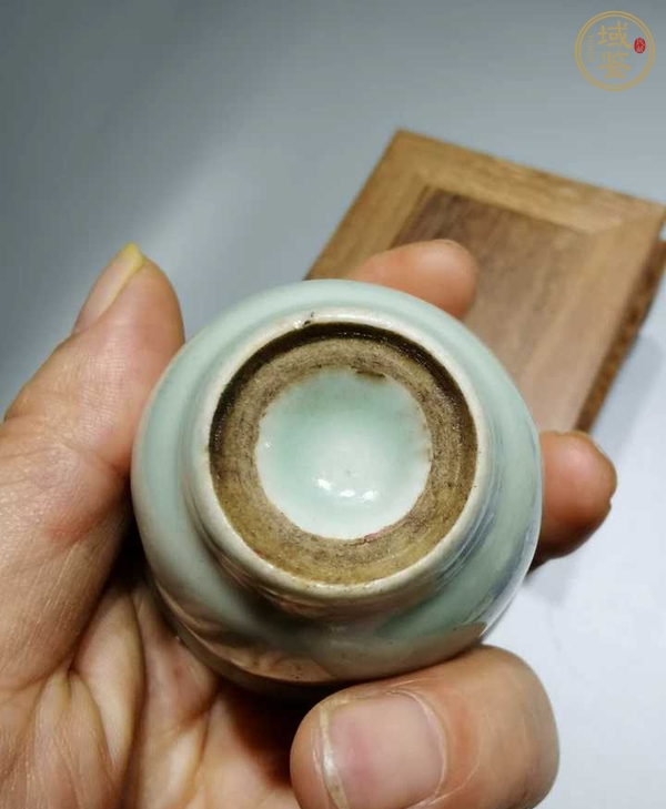 古玩陶瓷豆青釉杯真品鑒賞圖