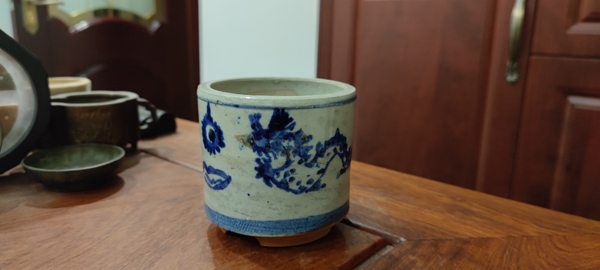 古玩陶瓷清末青花三足筒式香爐拍賣,當(dāng)前價(jià)格255元