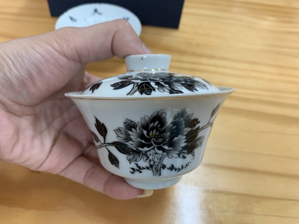 古玩陶瓷晚清民国·细路 墨彩花卉纹三才盖碗（带锦盒）拍卖，当前价格3200元