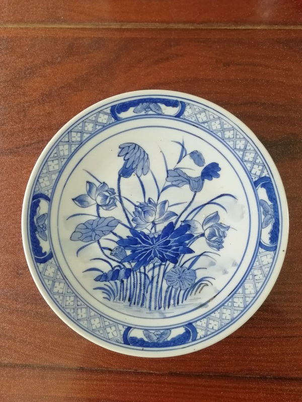 古玩轉(zhuǎn)賣蓮花紋青花賞盤拍賣，當前價格0元