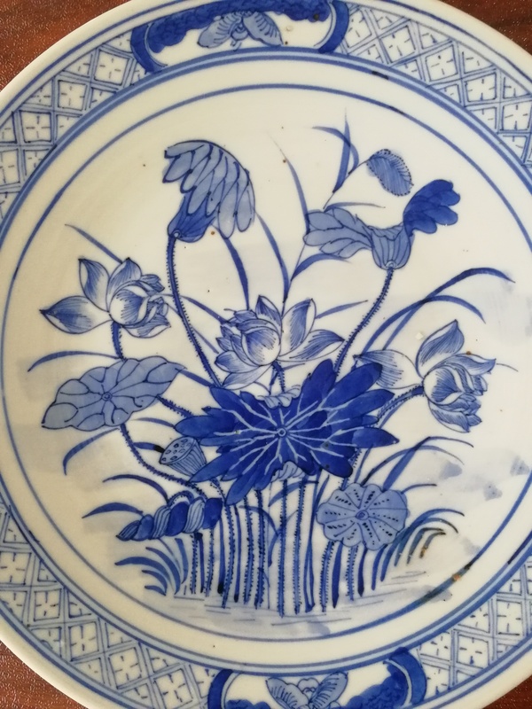 古玩陶瓷蓮花紋青花賞盤拍賣,當(dāng)前價(jià)格16000元