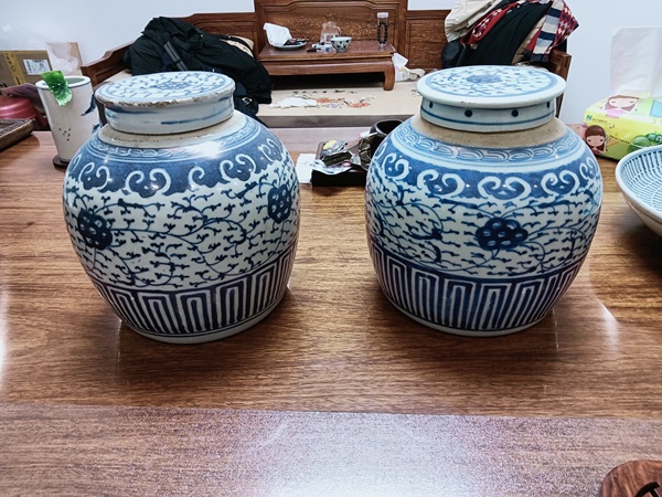 古玩陶瓷帶蓋青花罐一對(duì)拍賣,當(dāng)前價(jià)格3000元