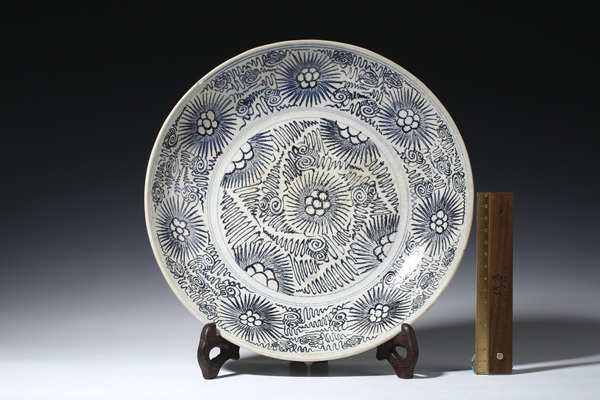 古玩陶瓷清中·淡描青花花卉紋盤拍賣,當(dāng)前價(jià)格3280元