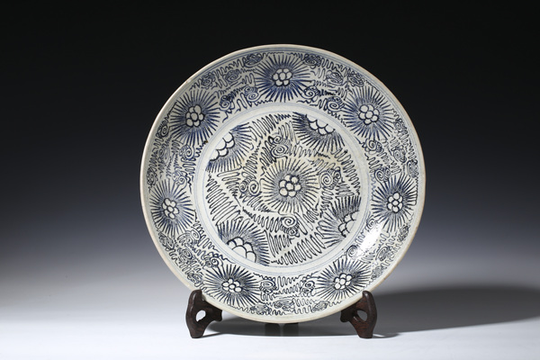 古玩陶瓷清中·淡描青花花卉紋盤拍賣,當(dāng)前價(jià)格3280元