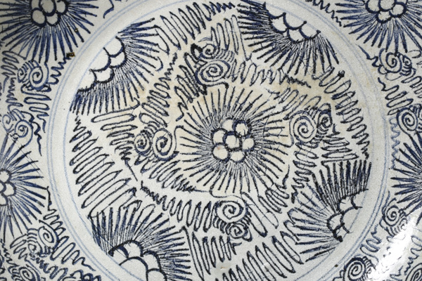 古玩陶瓷清中·淡描青花花卉紋盤拍賣,當(dāng)前價(jià)格3280元